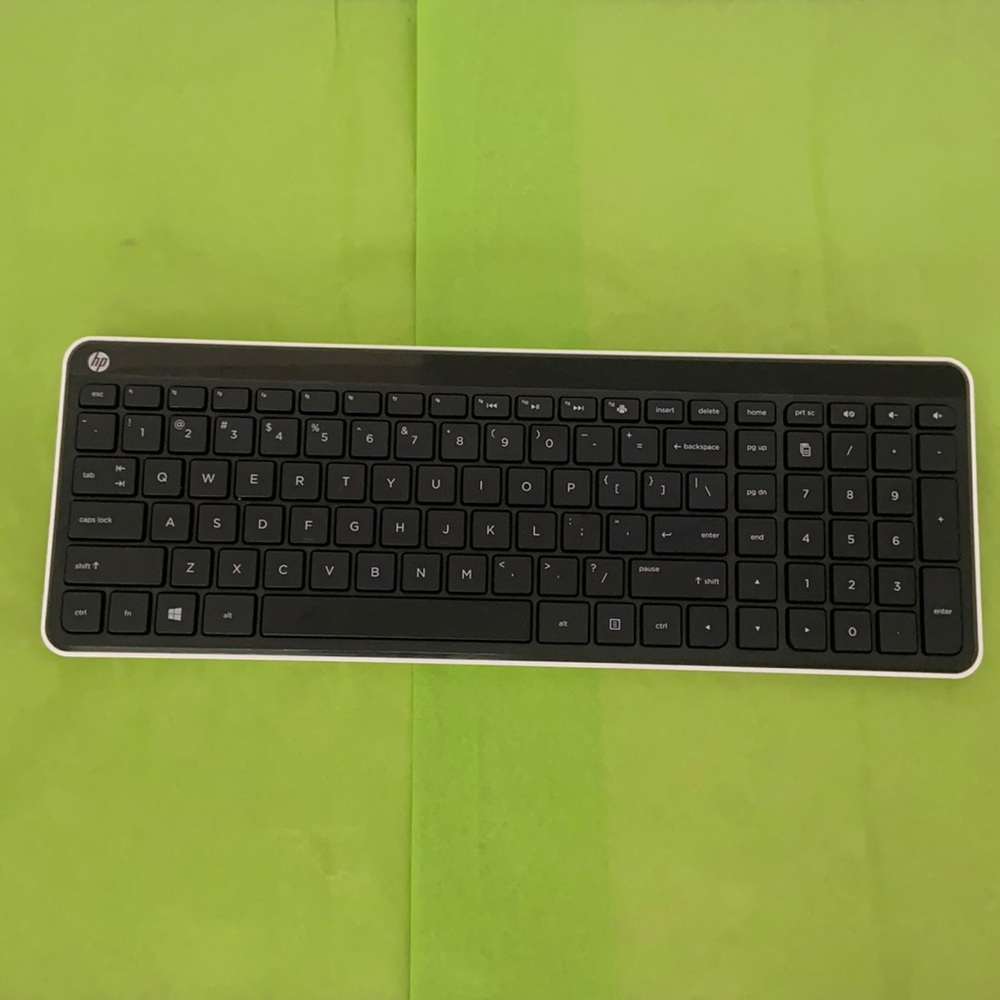 Black and White HP Keyboard